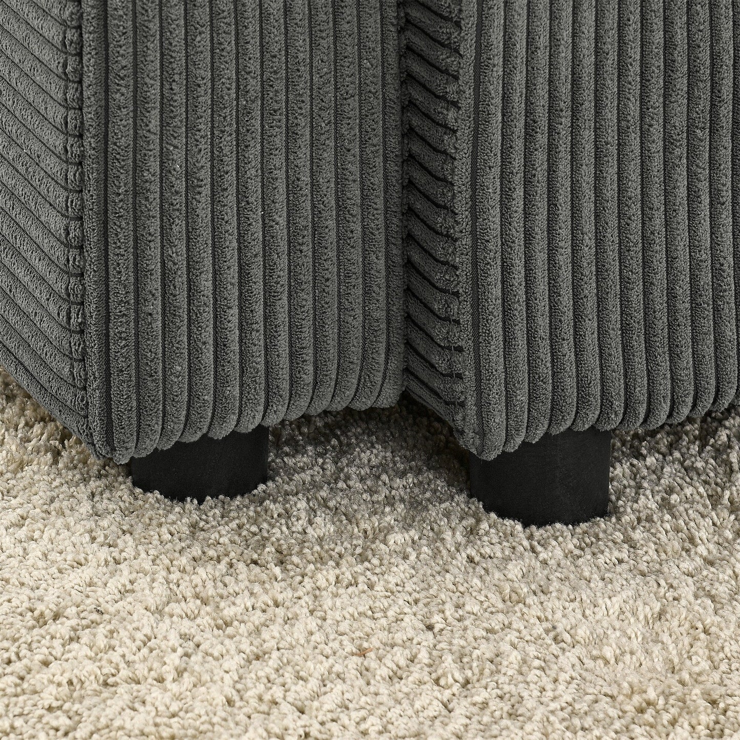 Divano moderno a 3 posti in velluto a coste 102 con seduta profonda, portabicchieri e portatelefono