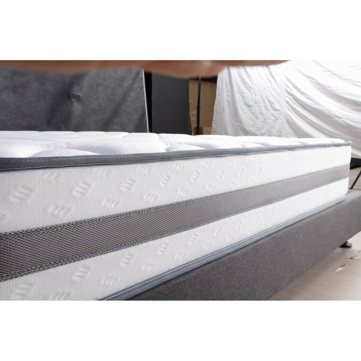 Materasso a molle insacchettate in memory foam con 10 molle insacchettate in gel con parte superiore stretta