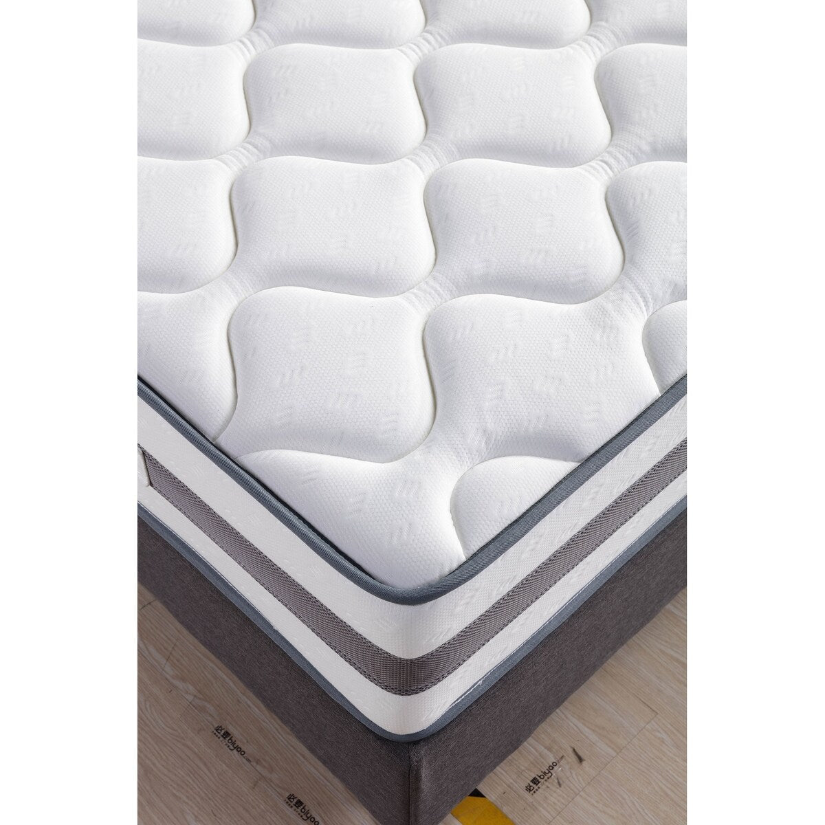 Materasso a molle insacchettate in memory foam con 10 molle insacchettate in gel con parte superiore stretta