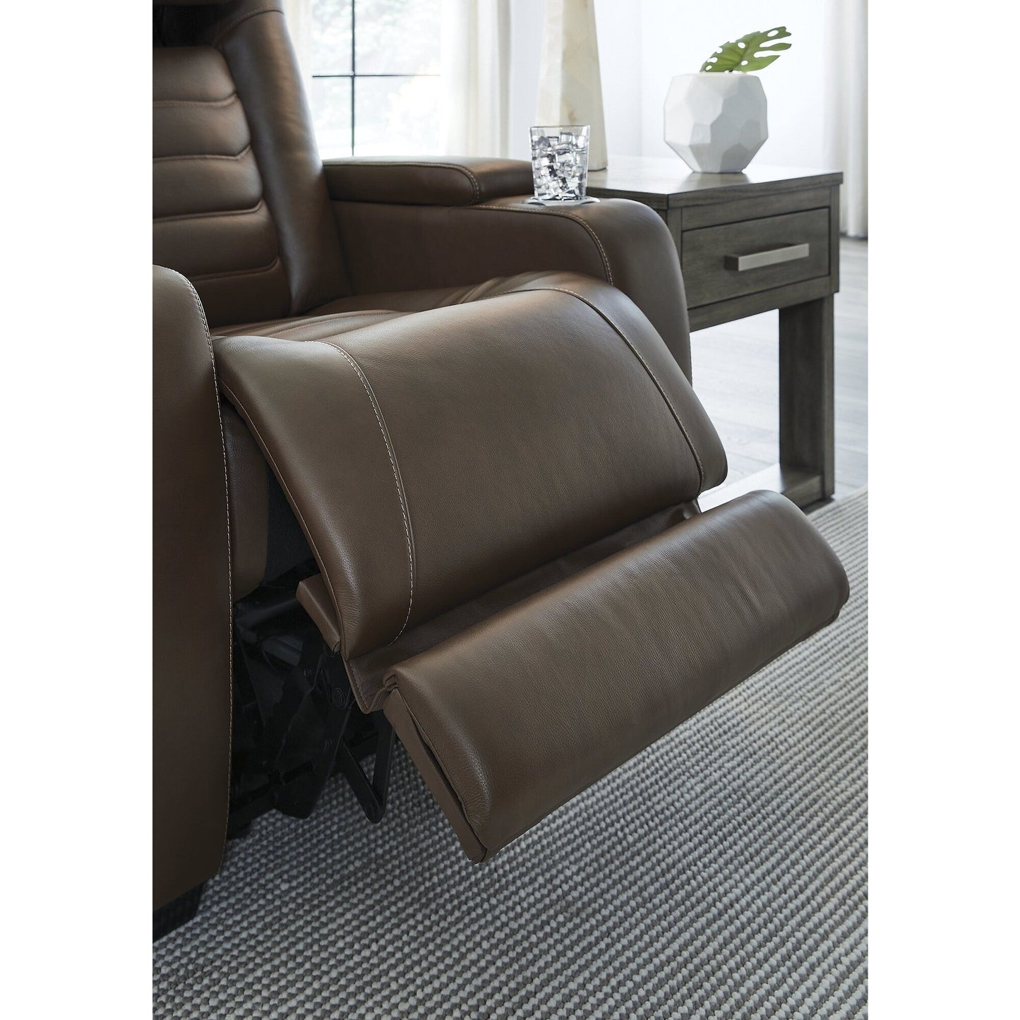 Poltrona reclinabile elettrica marrone ad alto impatto Signature Design by Ashley