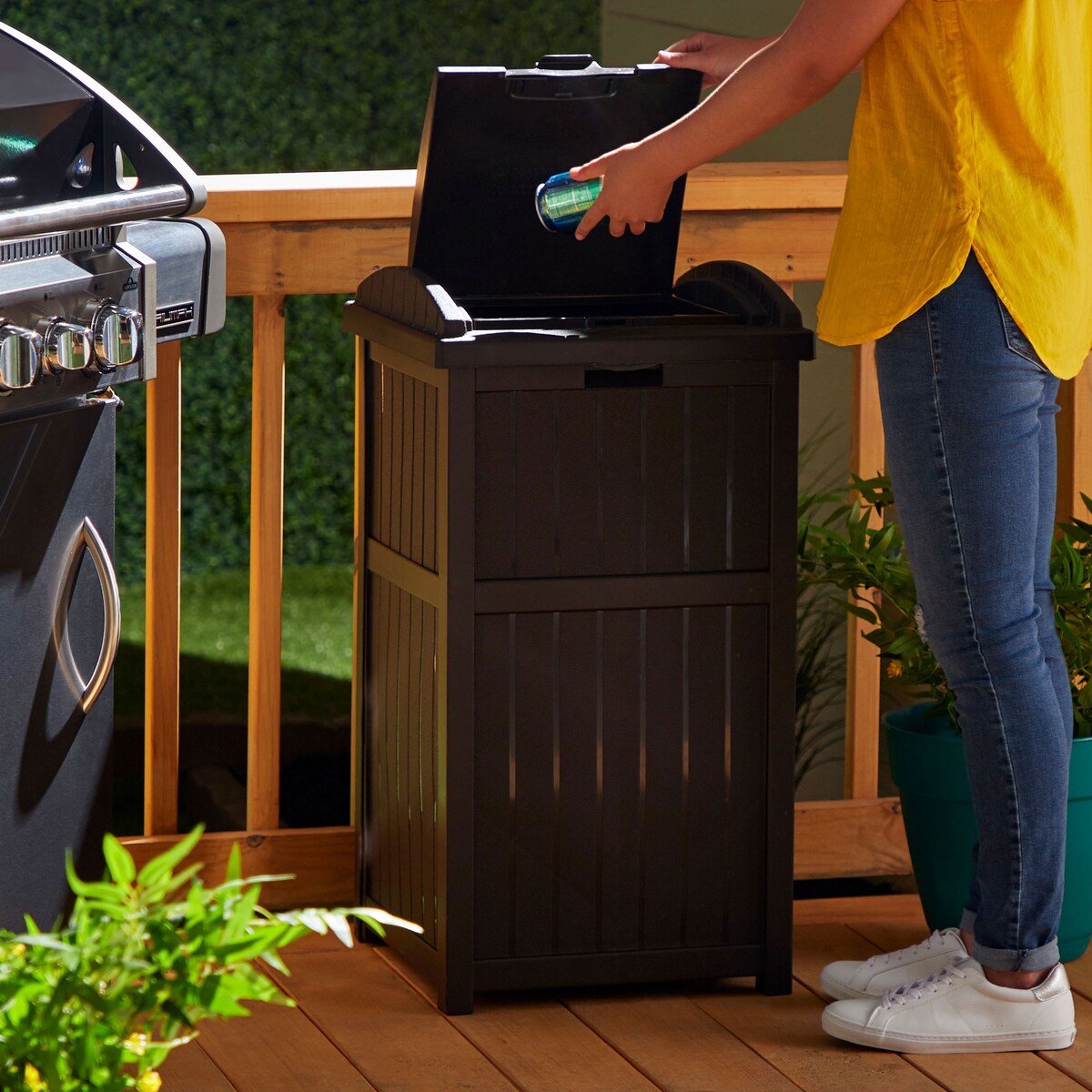 Suncast 30 Gallon Hideaway Trash, bidoni per rifiuti per esterni e cyberspazio