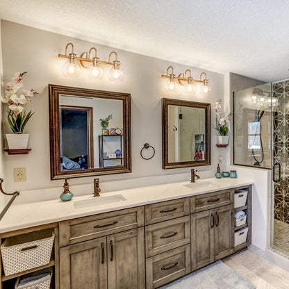 Applique da parete per mobiletto da bagno a 2/3 luci con paralume in vetro