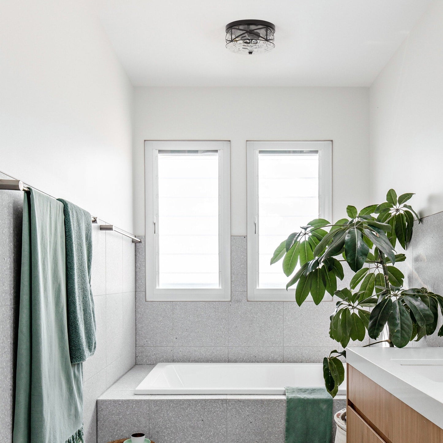 Plafoniera in vetro a 2 luci con montaggio a filo e struttura in metallo