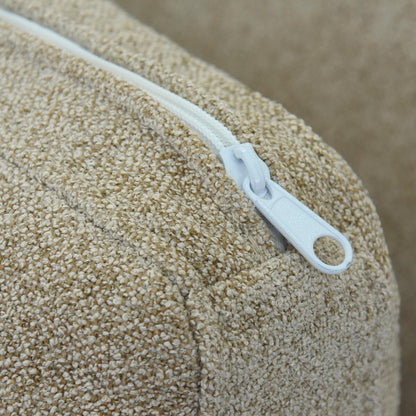 Divano a 2 posti con cuscini per soggiorno