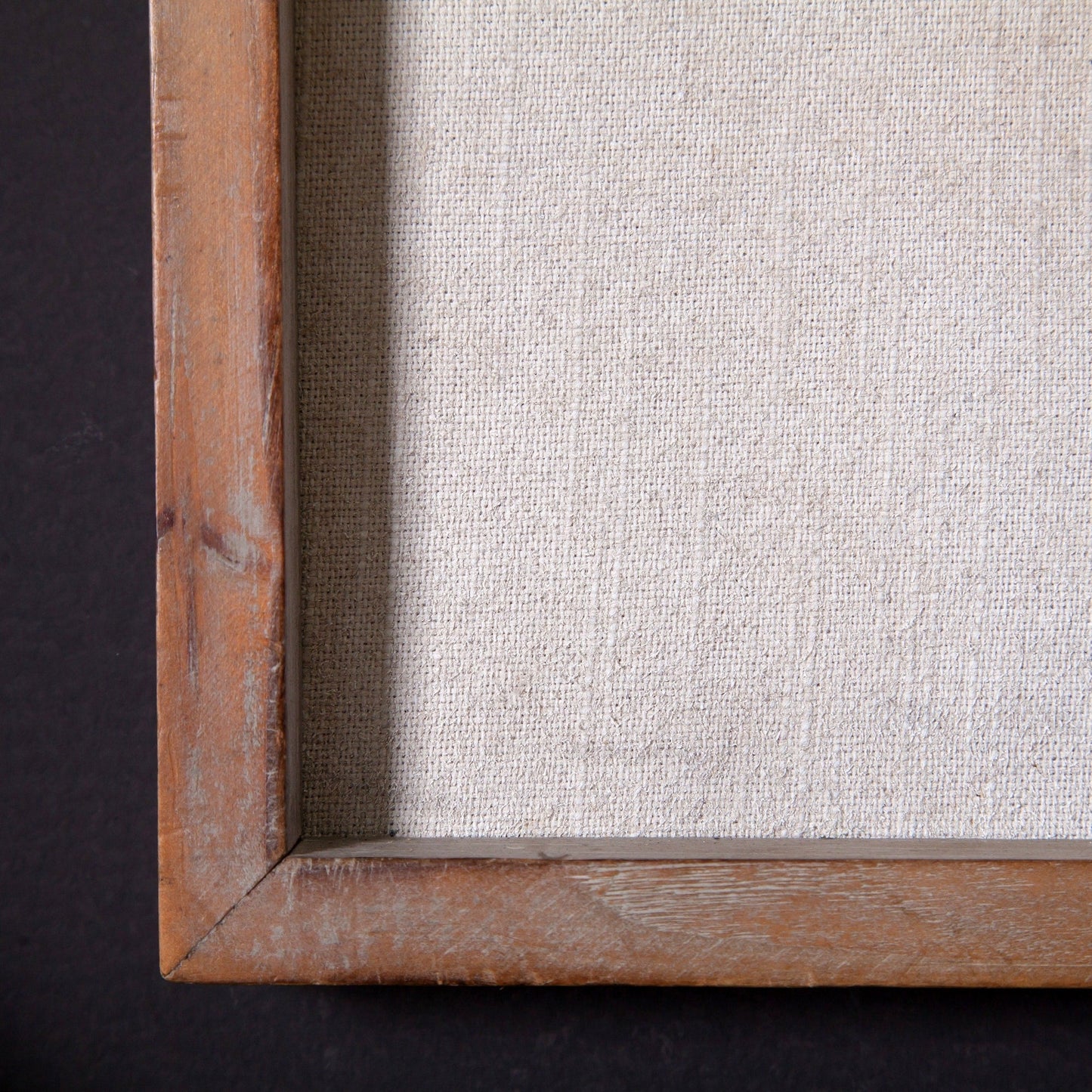 Decorazione da parete con bouquet di fiori in metallo bianco e oro e cornice in legno (set da 2)