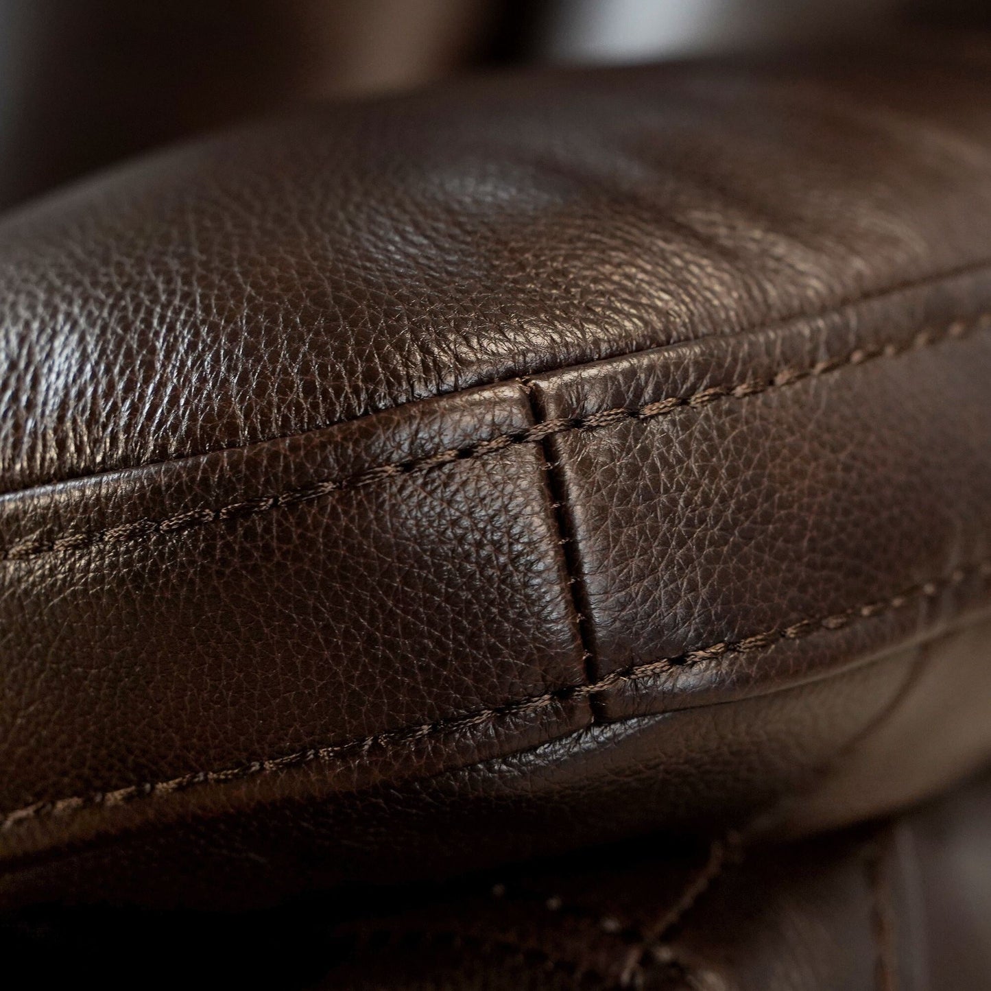 Poltrona reclinabile elettrica in pelle pieno fiore, poggiatesta regolabile, poggiapiedi estensibile, poltrona reclinabile a gravità zero