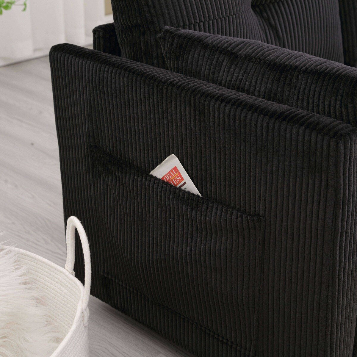 Il divano con seduta contenitore a L si ripiega in una poltrona reclinabile