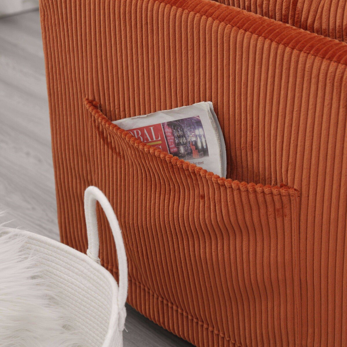 Il divano con seduta contenitore a L si ripiega in una poltrona reclinabile