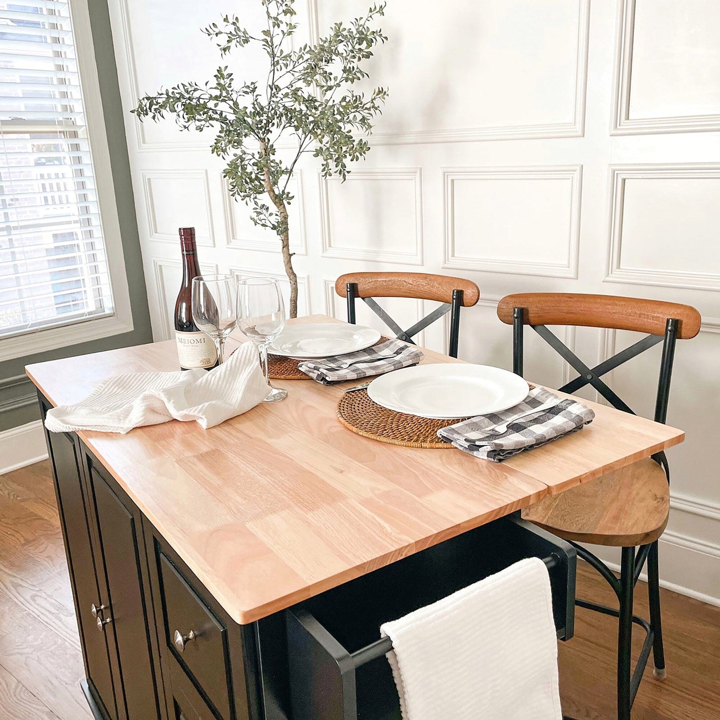 Carrello da cucina Sophia &amp; William con ribaltina e piano in legno di caucciù, carrello da cucina con ruote e ampio mobiletto portaoggetti