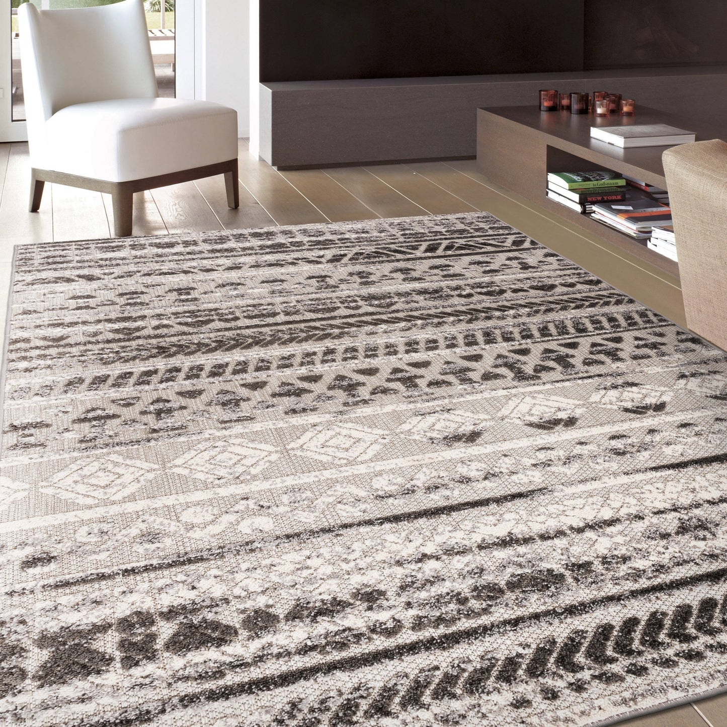 Tappeto per interni/esterni con strisce moderne e motivi geometrici sbiaditi della World Rug Gallery