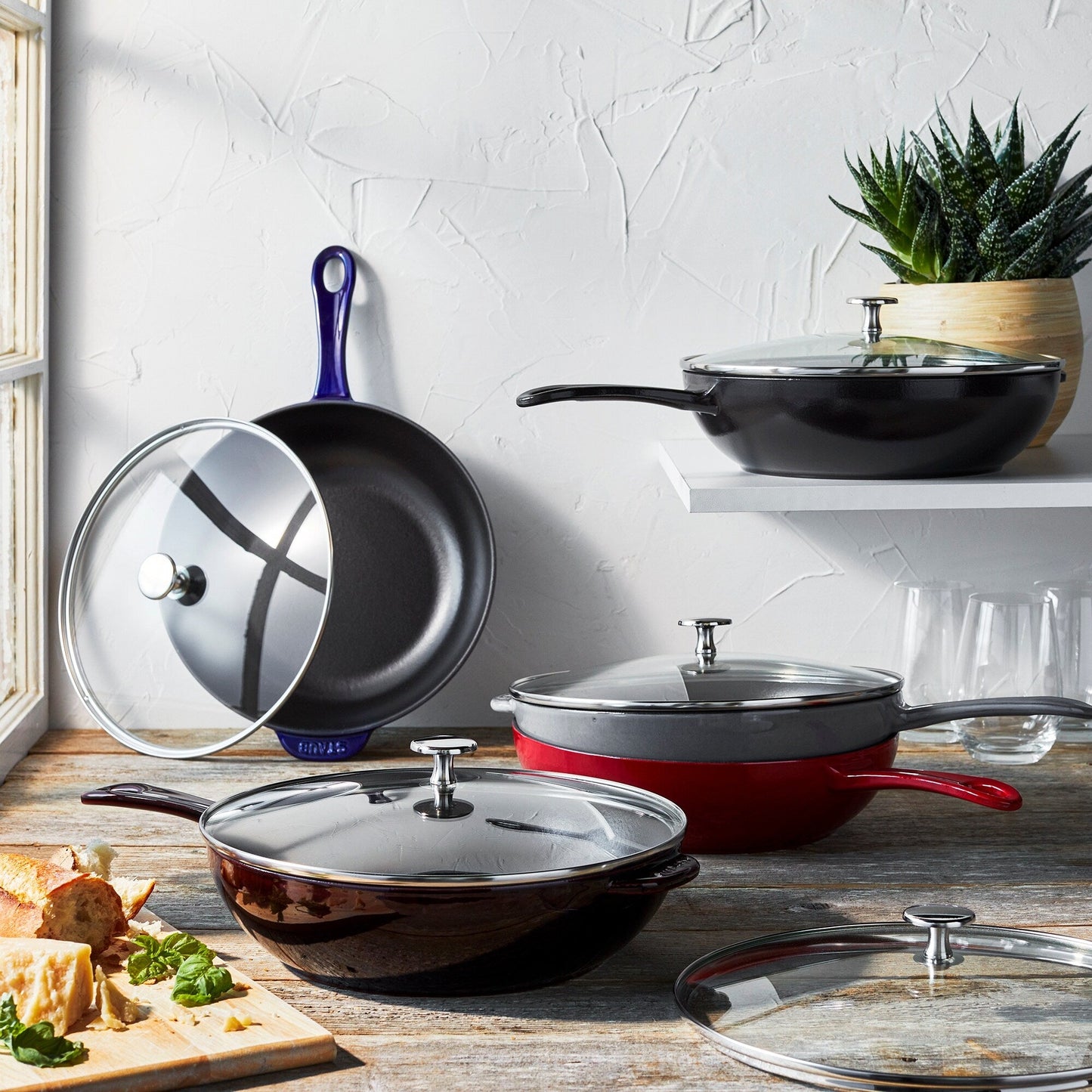 STAUB Padella in ghisa da 2,9 qt con coperchio in vetro
