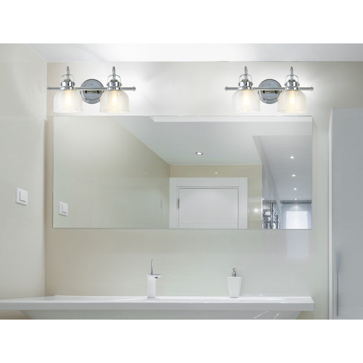 Lampada da toeletta a LED Shirley in metallo/vetro, di JONATHAN Y