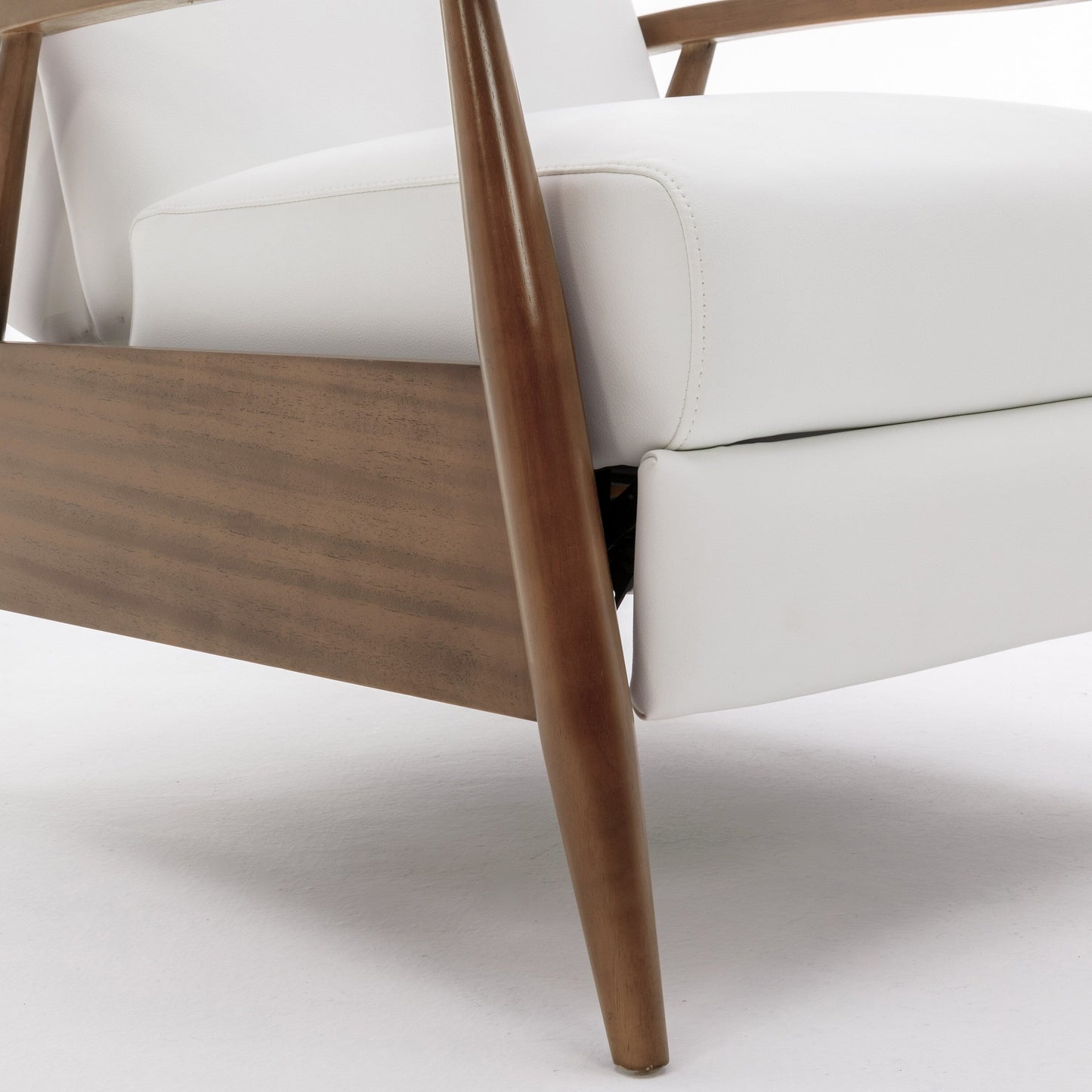 Poltrona reclinabile imbottita in legno con schienale reclinabile Sienna di Greyson Living