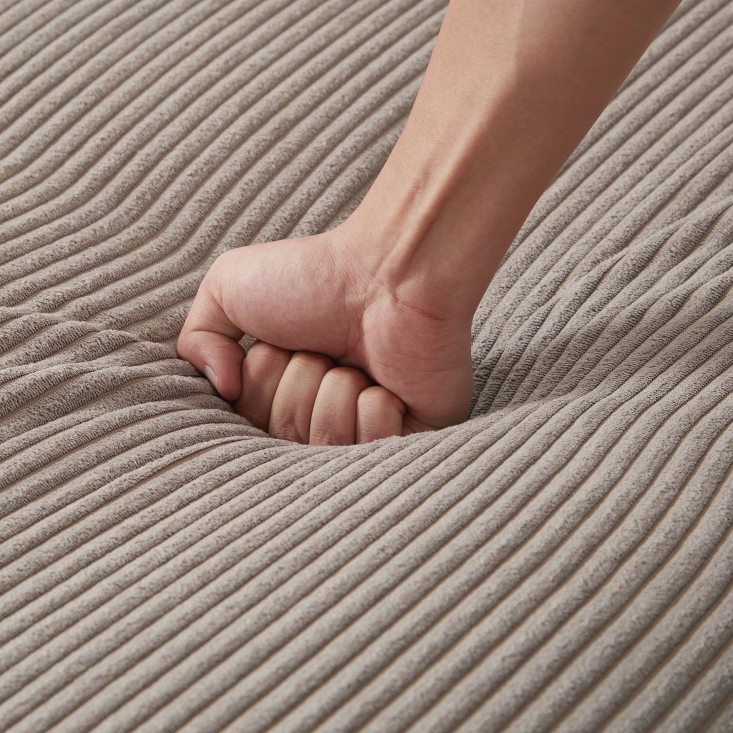 Divano letto in velluto a coste con porte USB