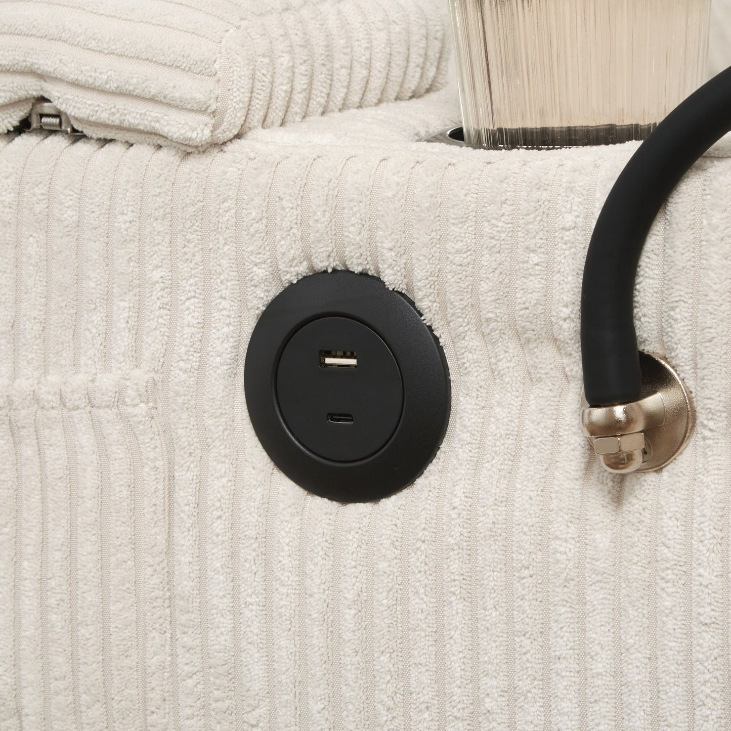 Divano letto in velluto a coste con porte USB