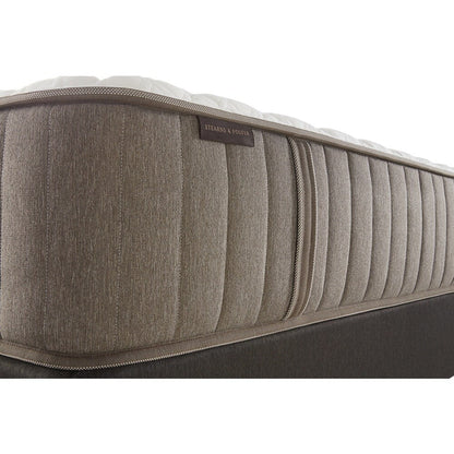 Set di materassi California King Plush Split Scarborough da 14 pollici di Stearns and Foster