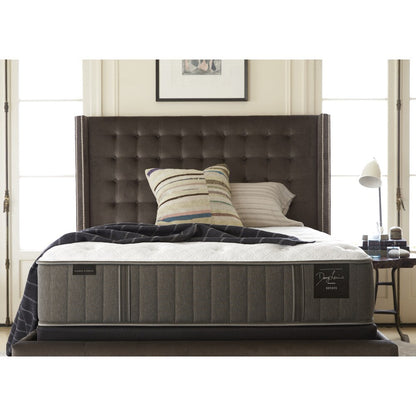 Set di materassi California King Plush Split Scarborough da 14 pollici di Stearns and Foster