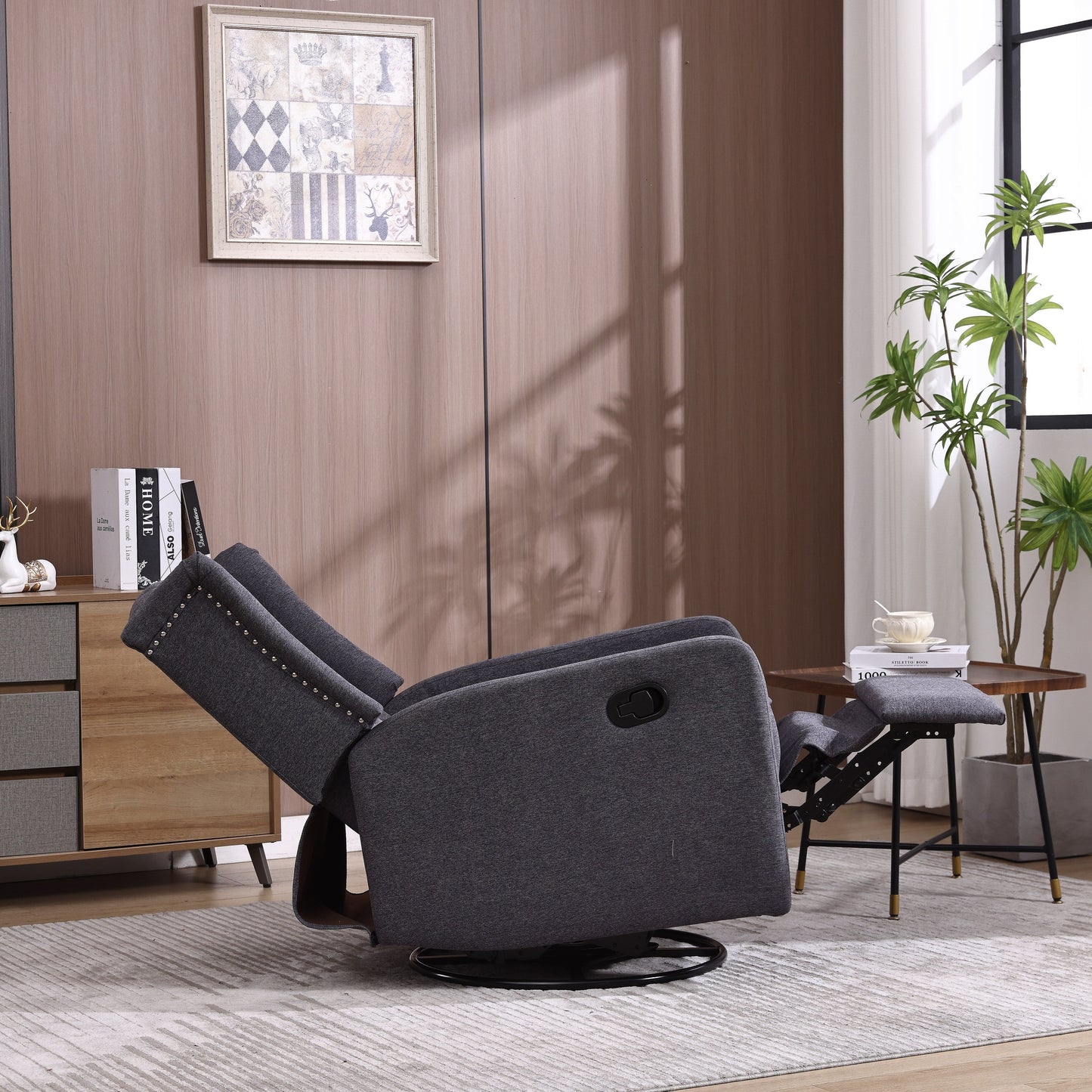 Poltrona reclinabile girevole con poggiapiedi, movimento scorrevole e design ergonomico