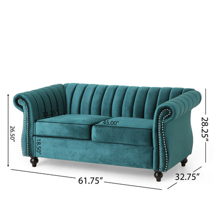 Divano a due posti Chesterfield color verde acqua con borchie e gambe in legno di betulla