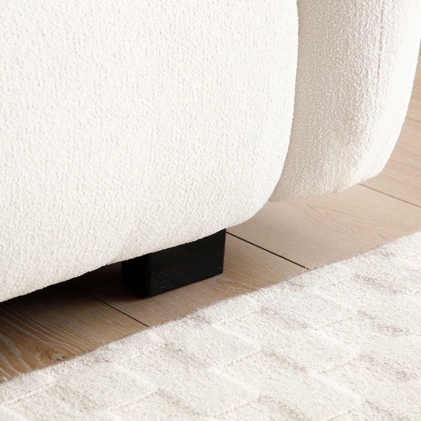 Divano Teddy a 3 posti con gambe in legno