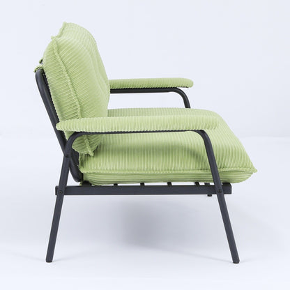 Il divano da 53 pollici offre una disposizione spaziosa nel piccolo appartamento