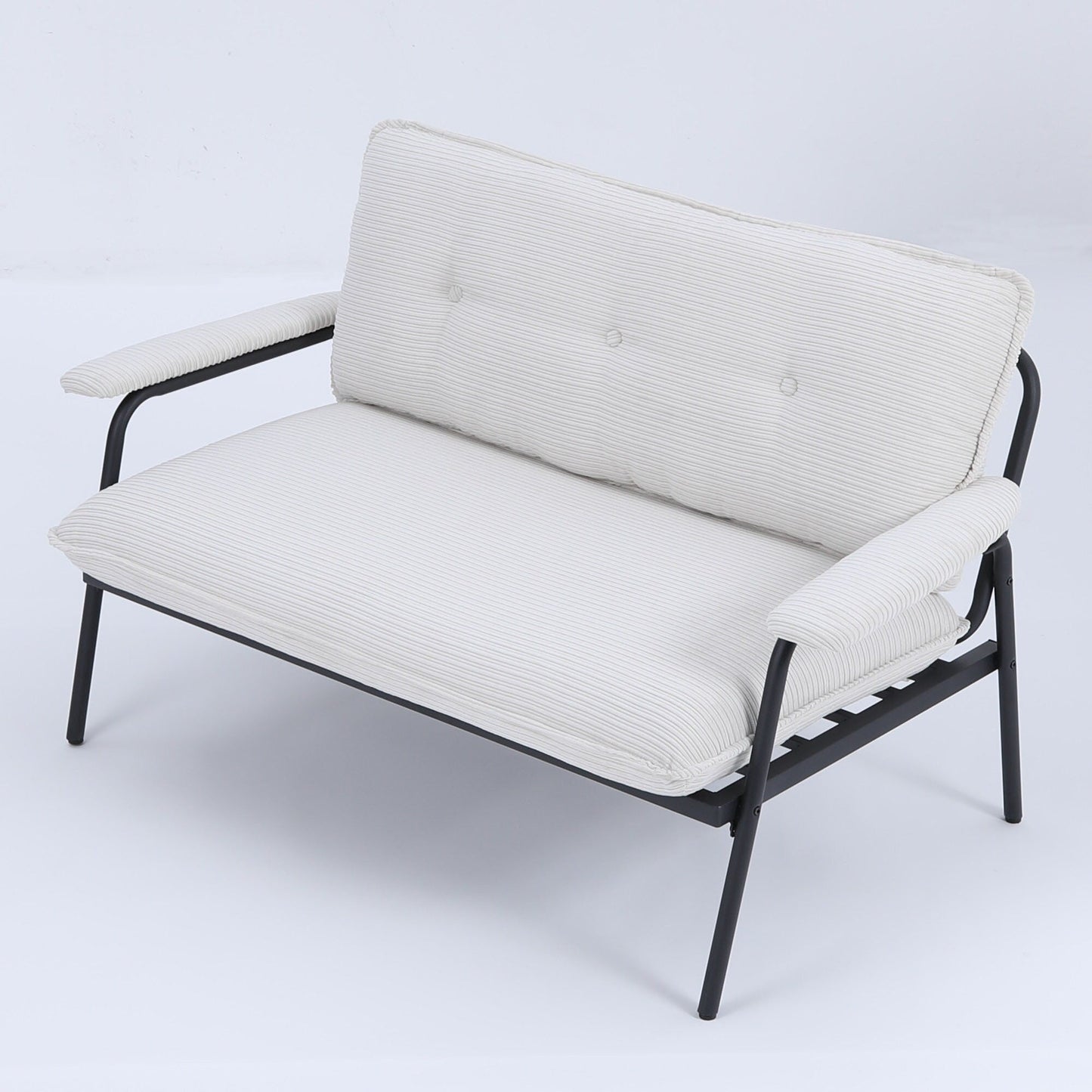 Il divano da 53 pollici offre una disposizione spaziosa nel piccolo appartamento