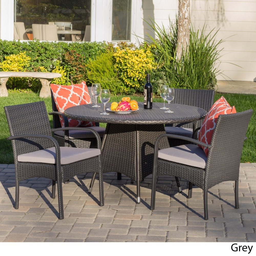 Set da pranzo in vimini da 5 pezzi Theodore Outdoor con cuscino di Christopher Knight Home