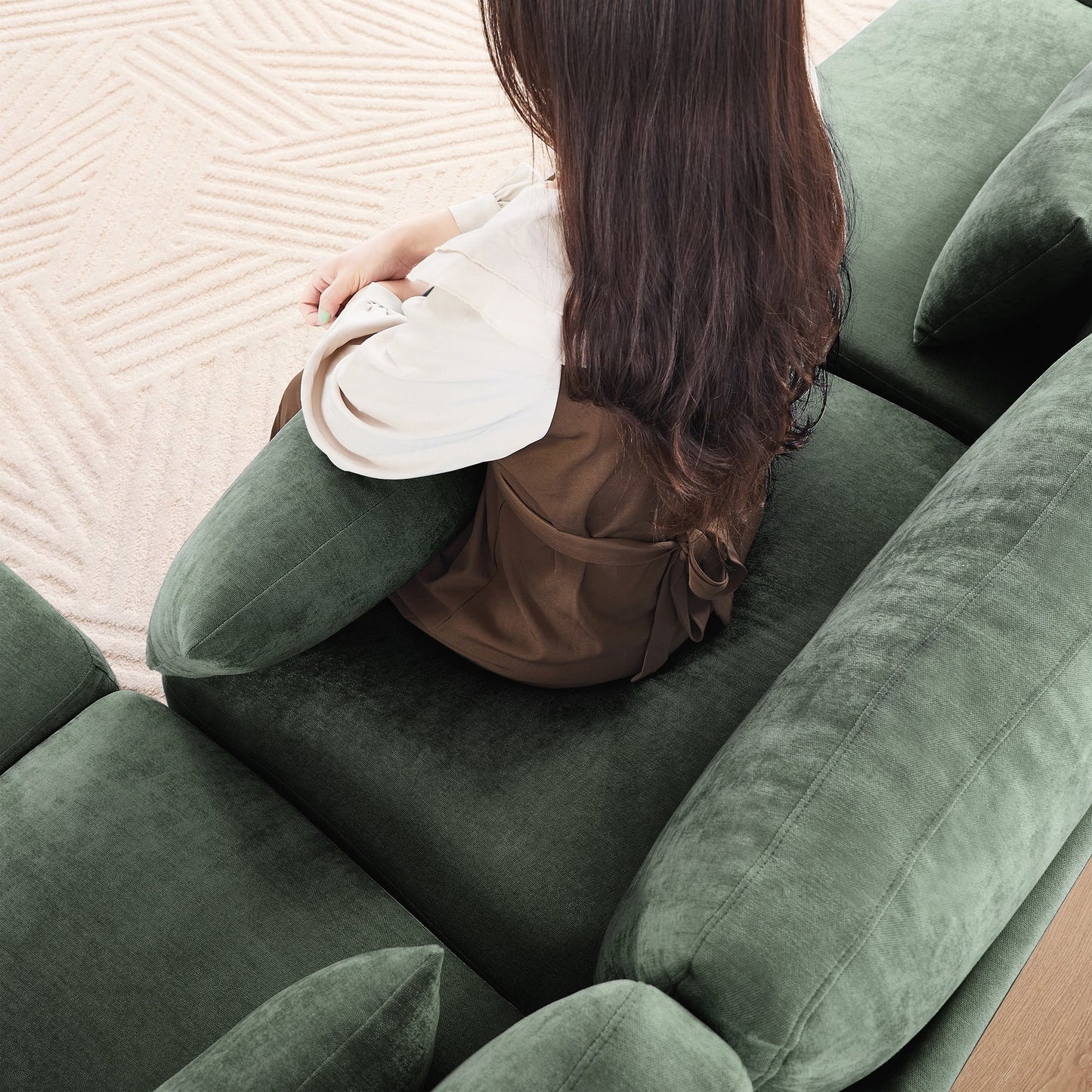 Divano a tre posti con 2 pouf mobili