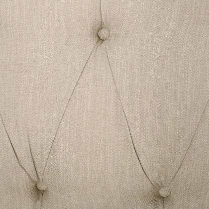 Divano a 3 posti capitonné con borchie e gambe in legno