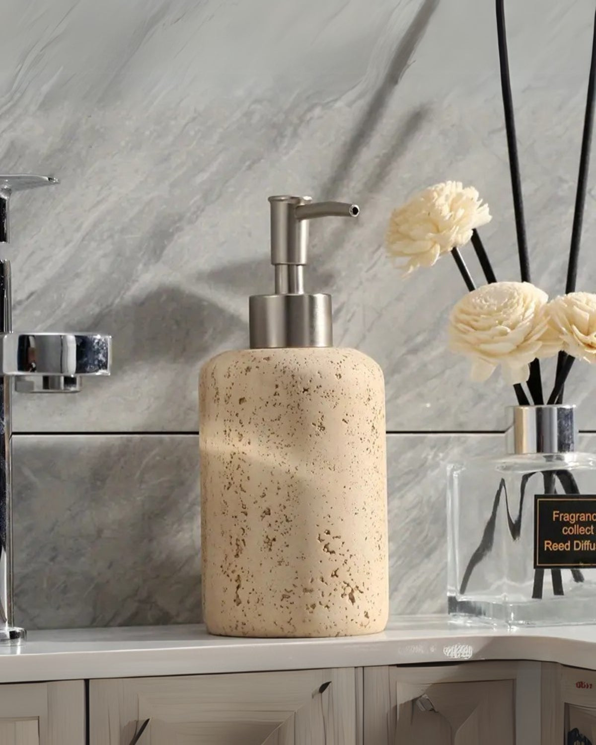 Distributore di sapone in travertino