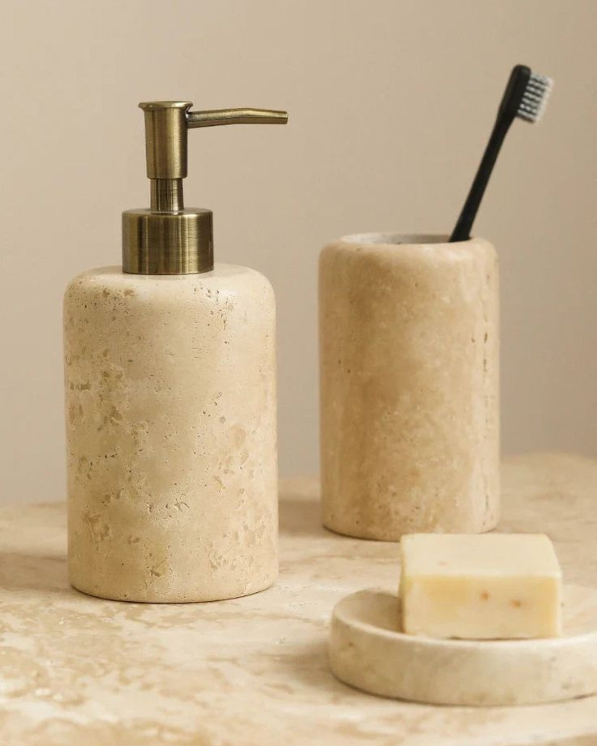 Distributore di sapone in travertino