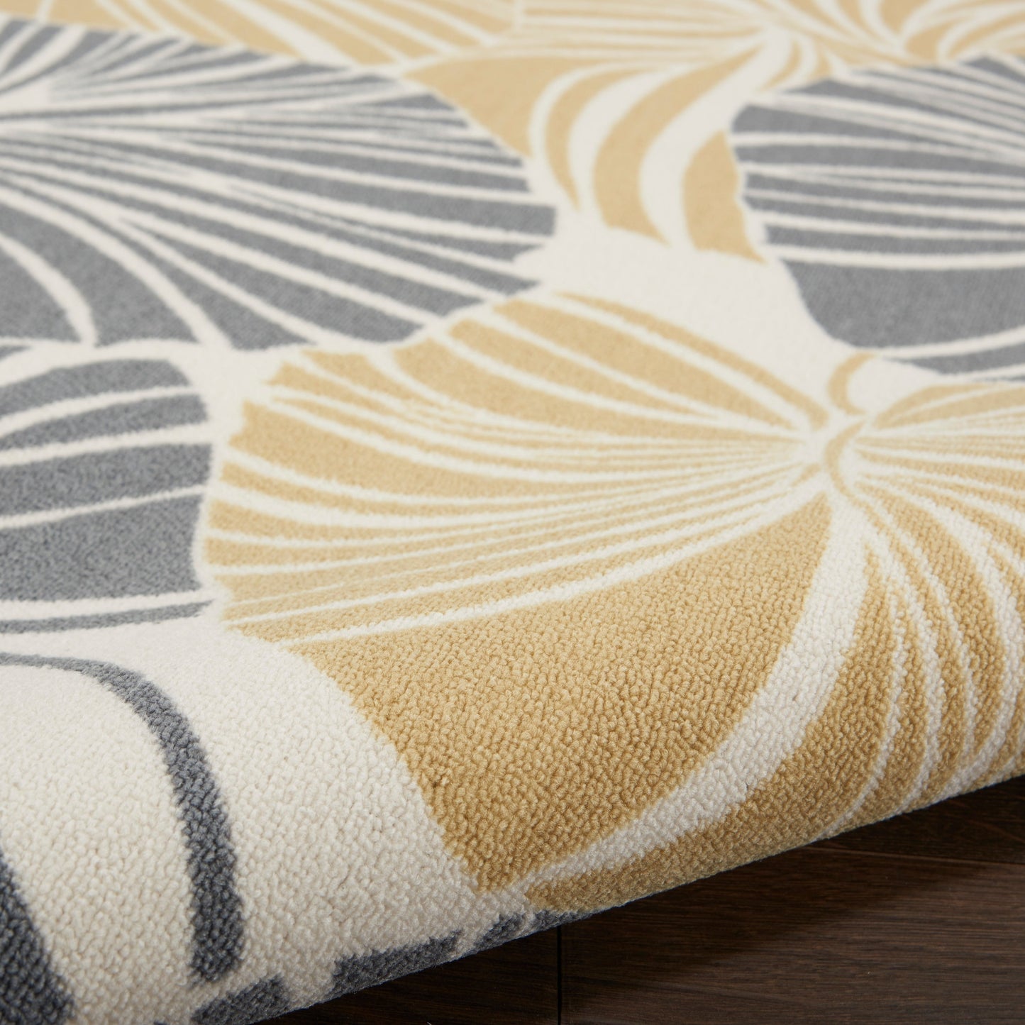 Tappeto moderno Waverly Sun N' Shade per interni/esterni con motivo botanico