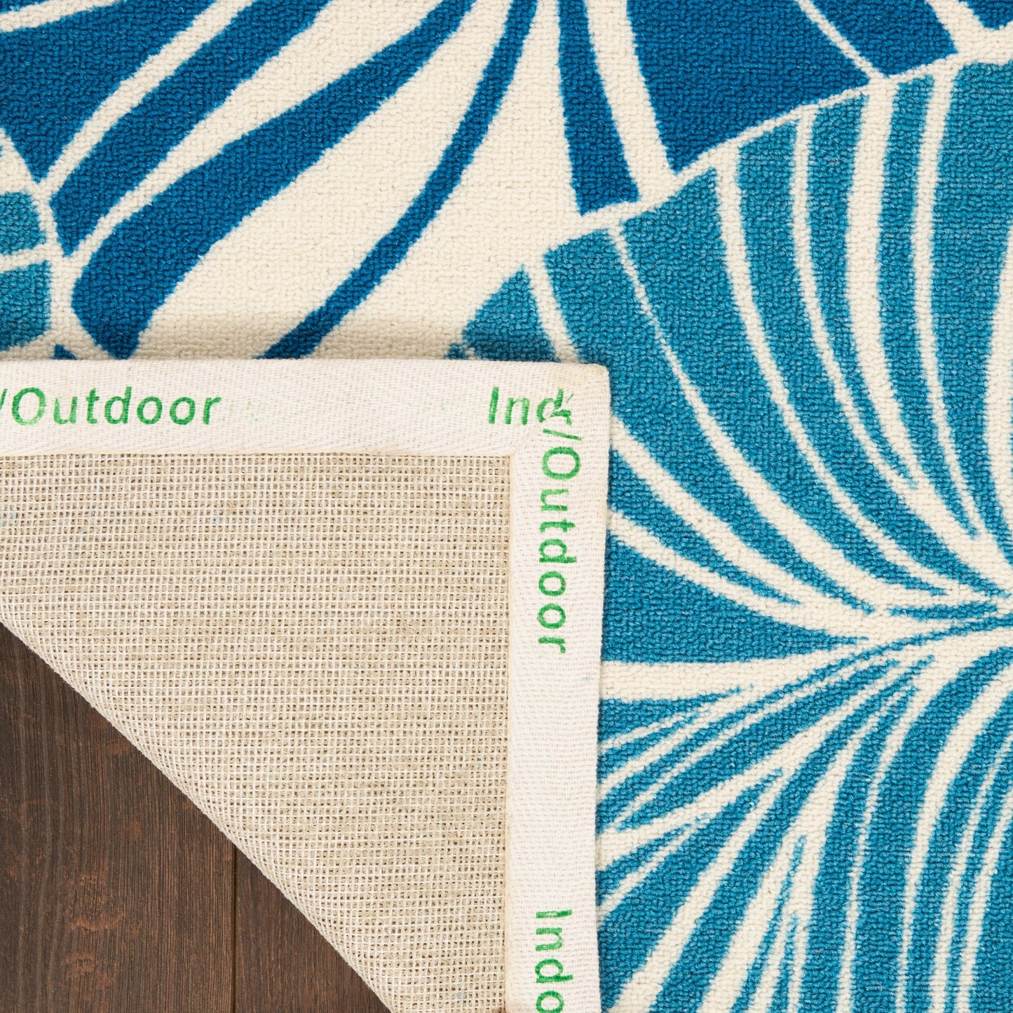 Tappeto moderno Waverly Sun N' Shade per interni/esterni con motivo botanico