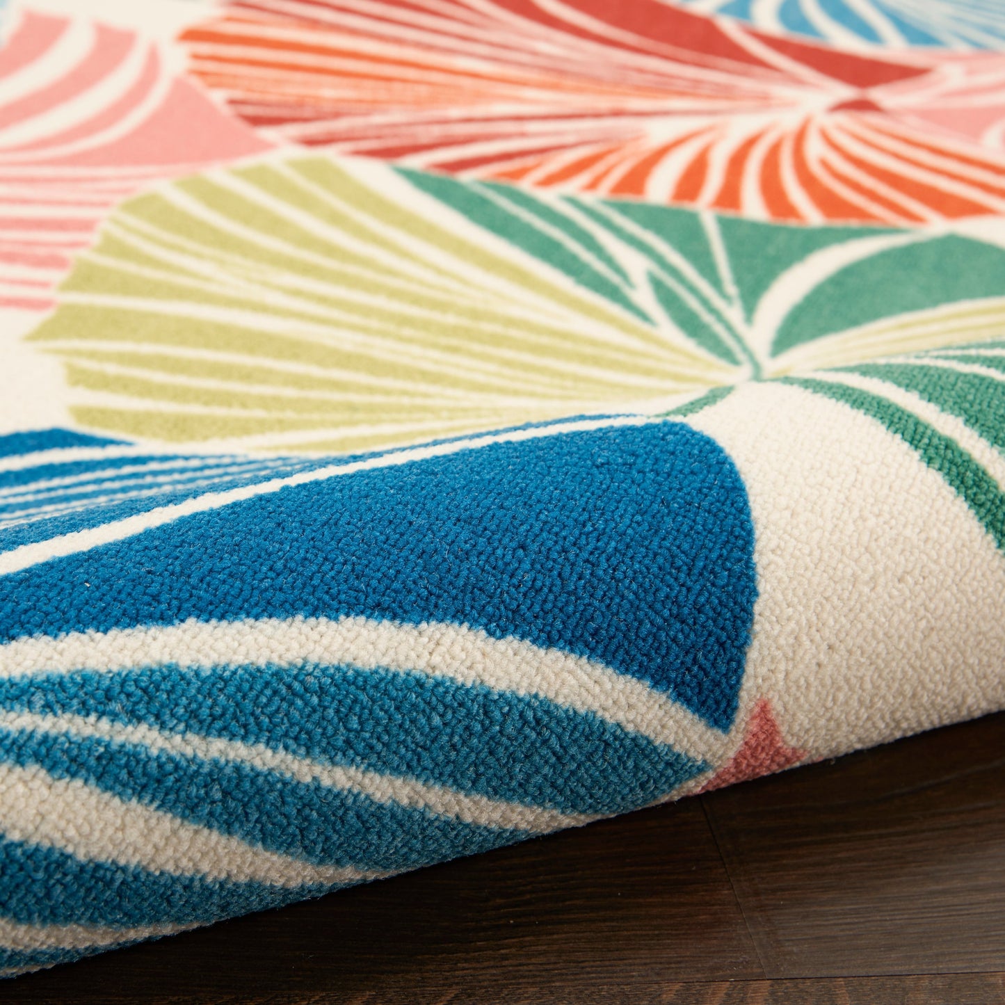 Tappeto moderno Waverly Sun N' Shade per interni/esterni con motivo botanico