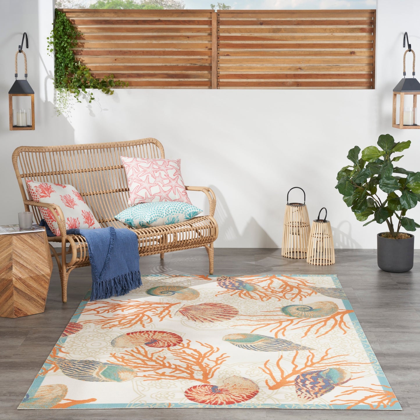 Tappeto per interni ed esterni Waverly Sun &amp; Shade Shore Thing Tropical Sea Shell Floral
