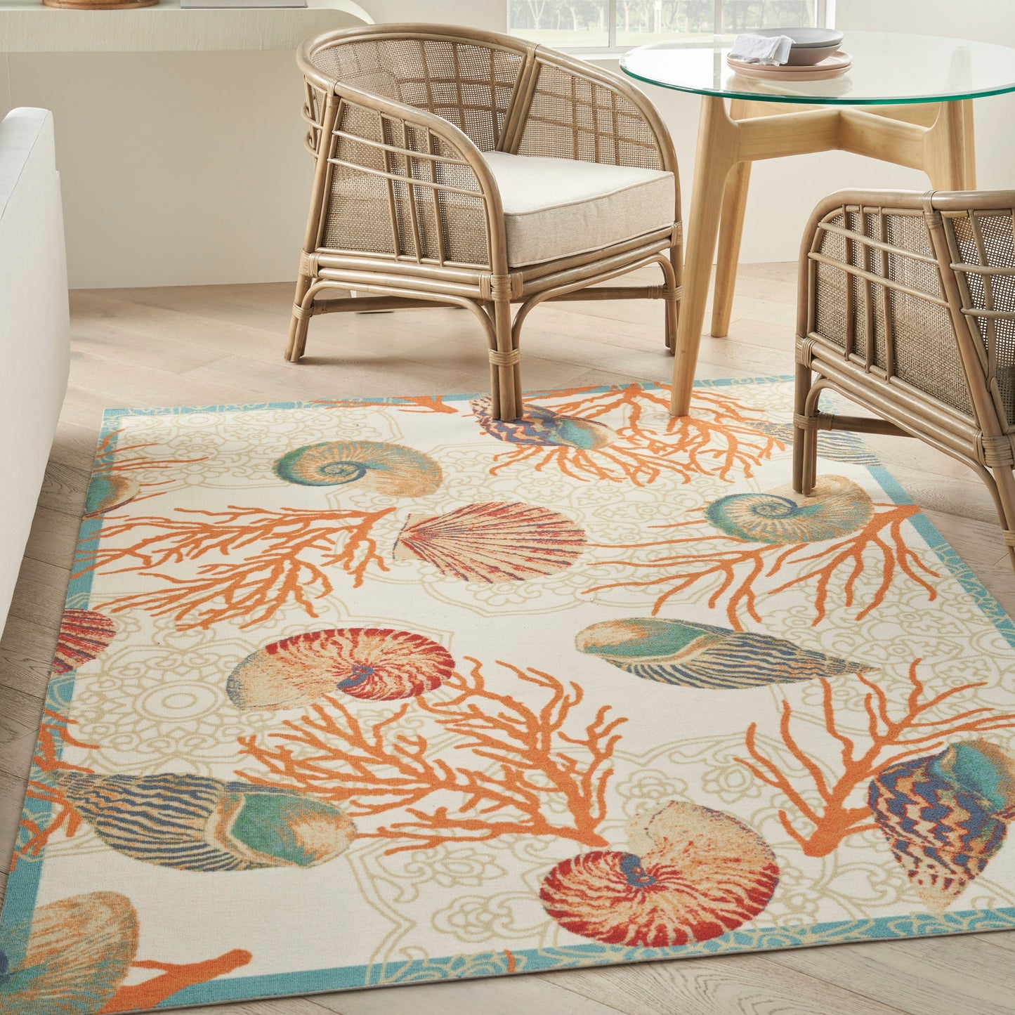 Tappeto per interni ed esterni Waverly Sun &amp; Shade Shore Thing Tropical Sea Shell Floral