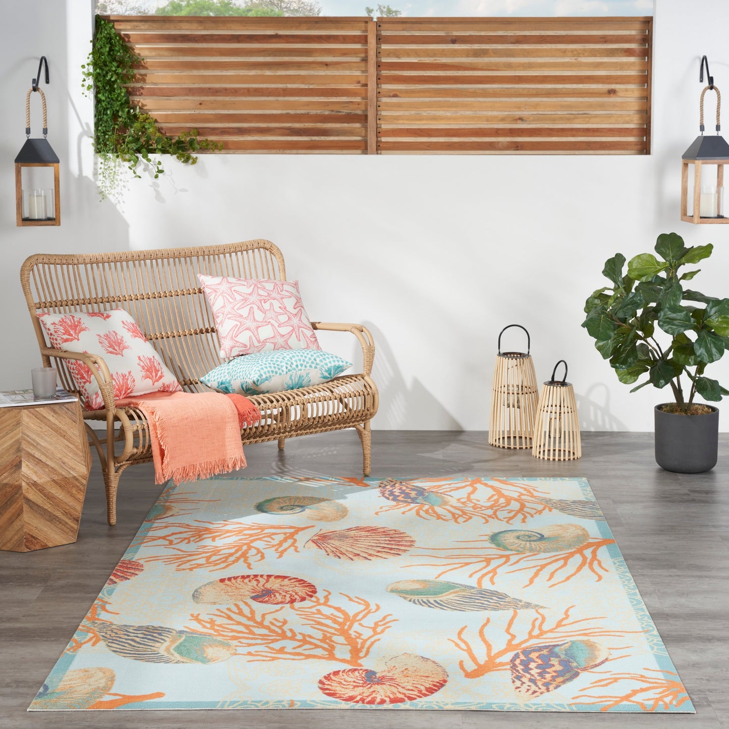 Tappeto per interni ed esterni Waverly Sun &amp; Shade Shore Thing Tropical Sea Shell Floral