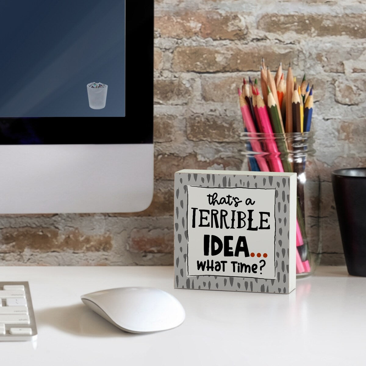 Cartello decorativo in legno con messaggio "Idea terribile", 3,75 pollici quadrati, prodotto negli Stati Uniti - Multi-49