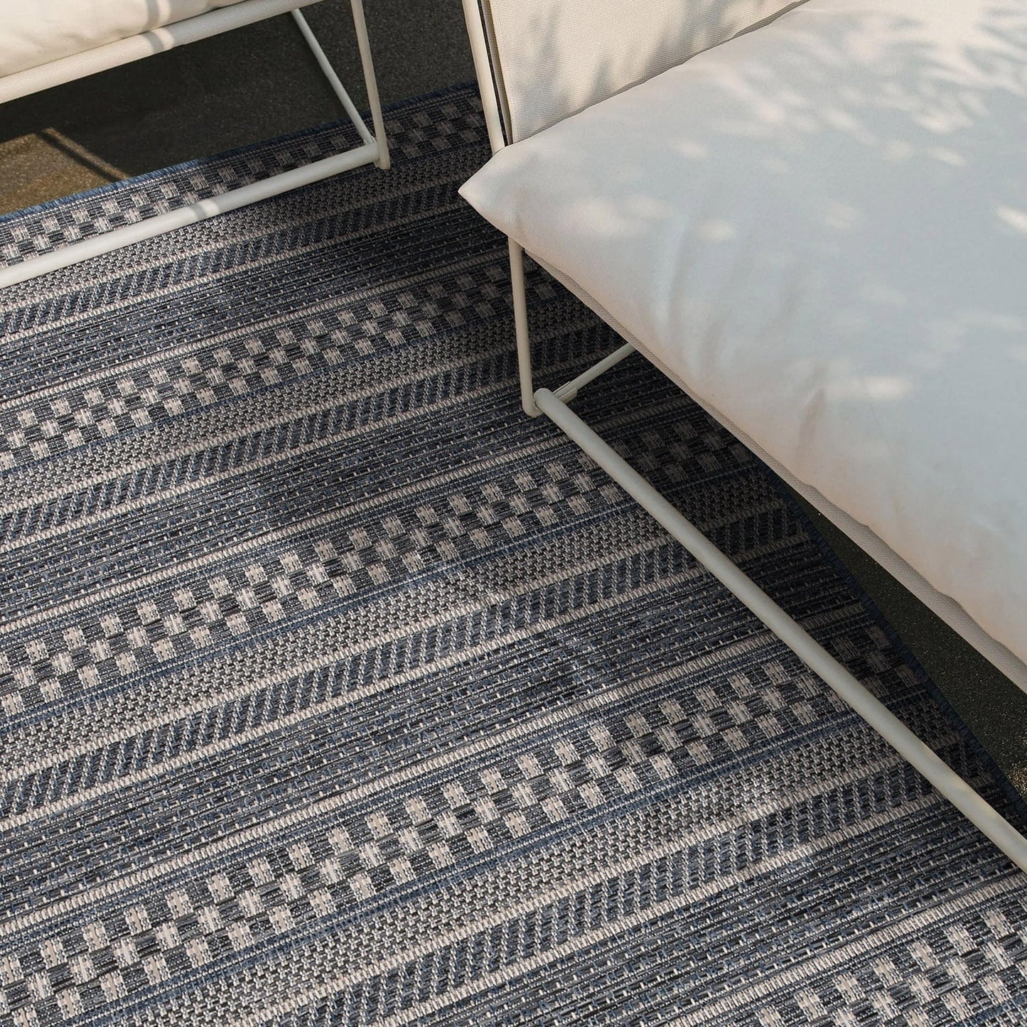 Tappeto per interni/esterni con strisce geometriche bohémien della World Rug Gallery