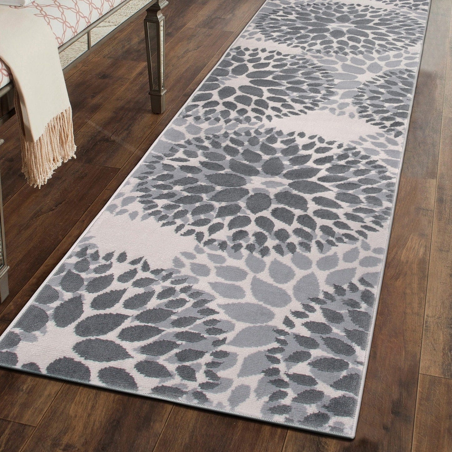 Tappeto moderno con cerchi floreali della World Rug Gallery