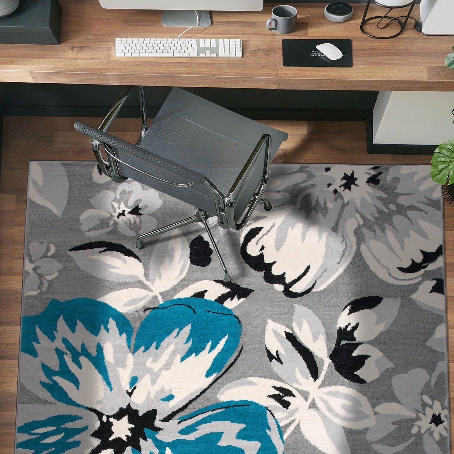 Tappeto moderno con motivo floreale della World Rug Gallery