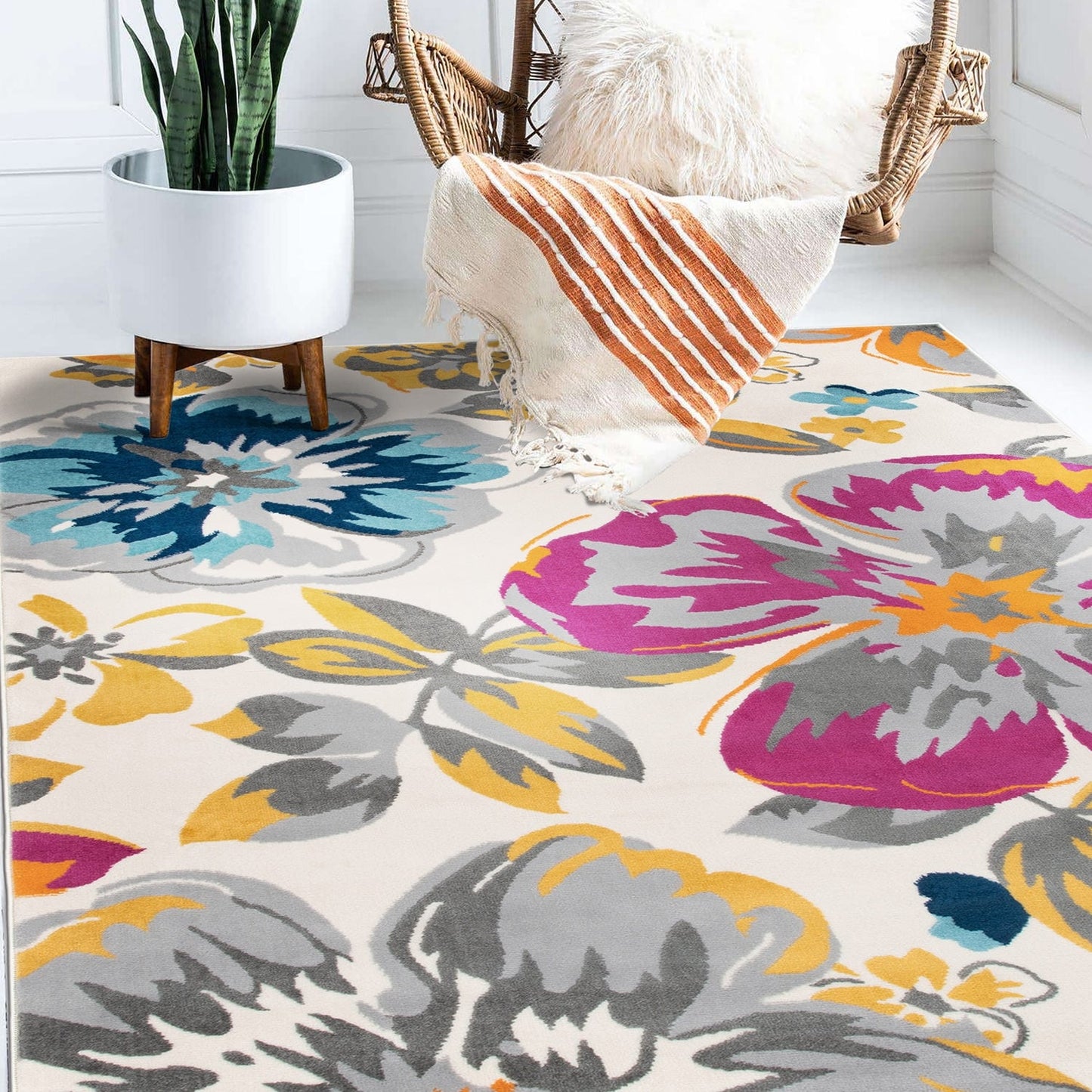 Tappeto moderno con motivo floreale della World Rug Gallery