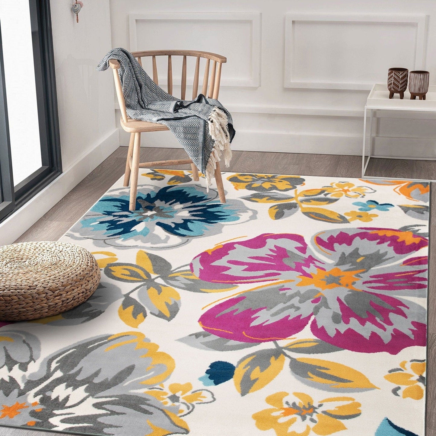 Tappeto moderno con motivo floreale della World Rug Gallery