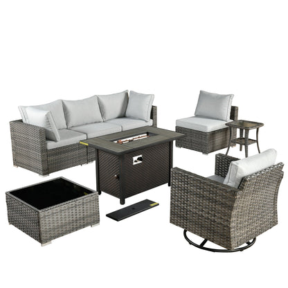 Set di 8 sedie girevoli per esterni in vimini da patio XIZZI con tavolo per braciere