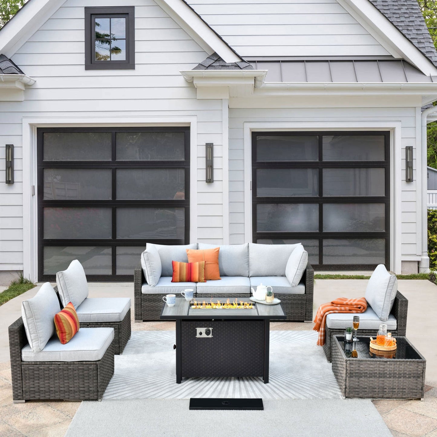 Set di mobili da giardino in vimini XIZZI da 8 pezzi con braciere