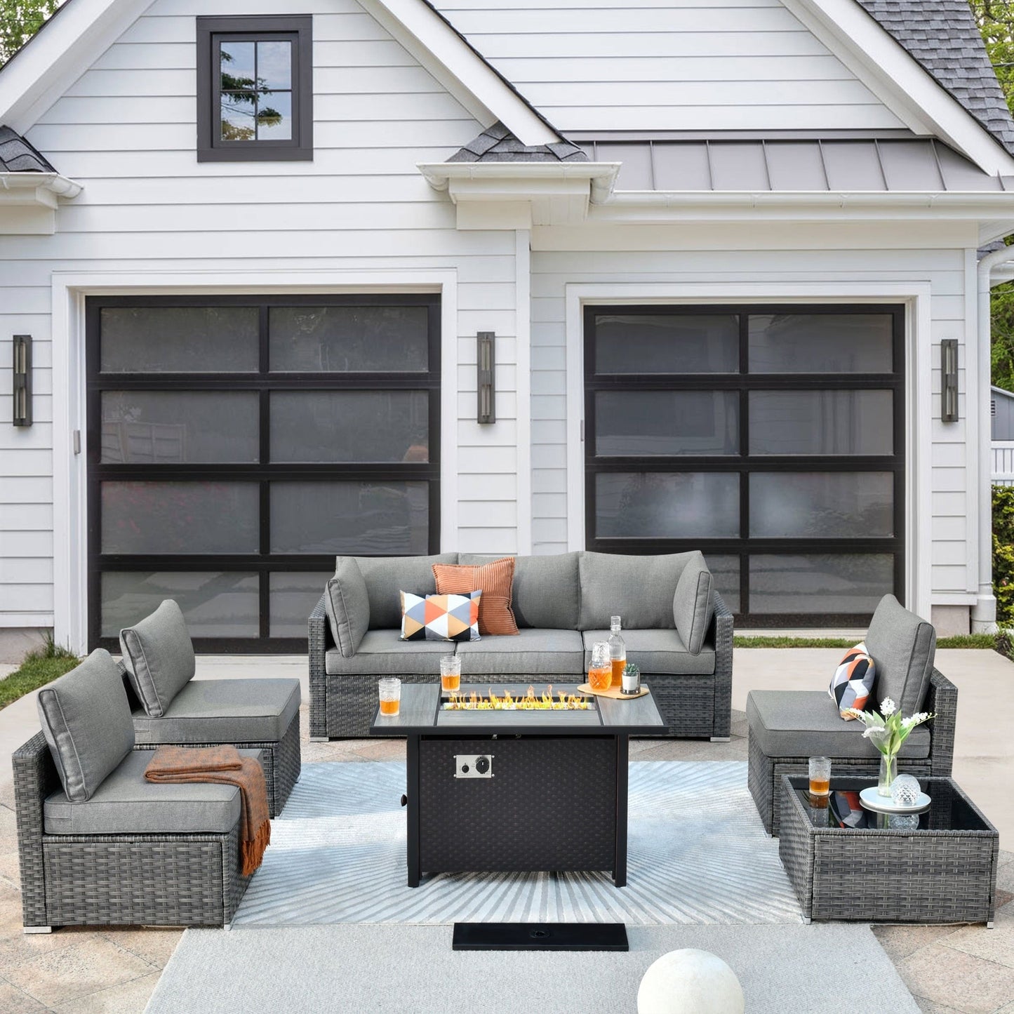 Set di mobili da giardino in vimini XIZZI da 8 pezzi con braciere