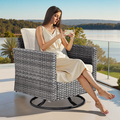 Set di 8 sedie girevoli per esterni in vimini da patio XIZZI con tavolo per braciere